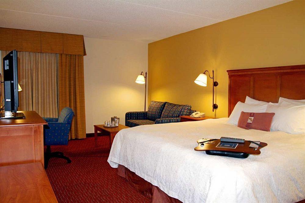Hampton Inn Clarksville Exterior photo