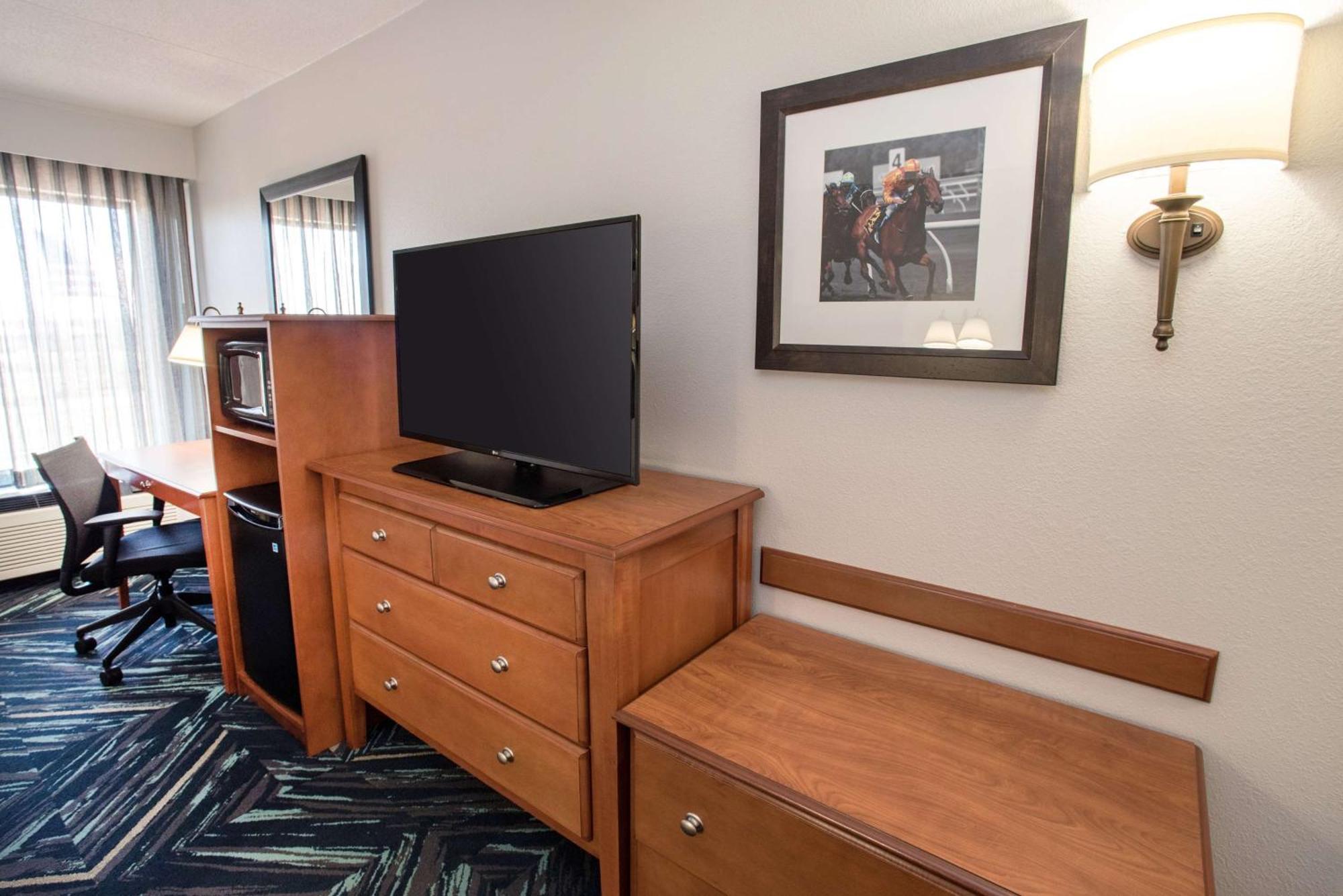 Hampton Inn Clarksville Exterior photo